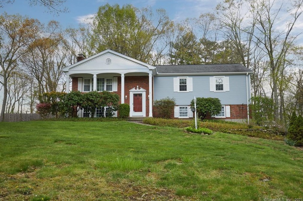 75 Brownson Dr, Huntington, CT 06484
