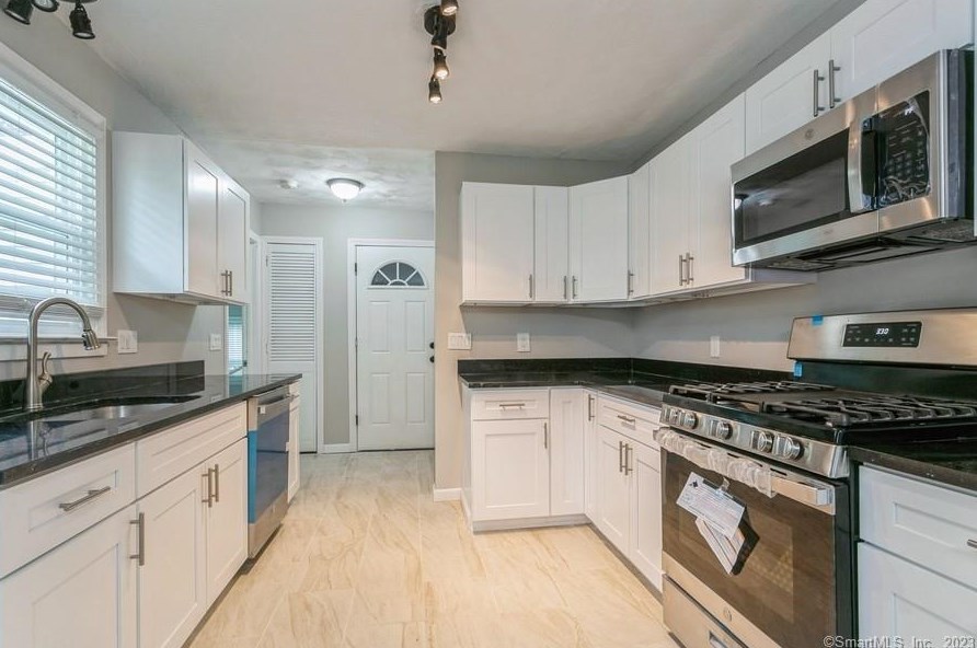 19 Reservoir Dr, Ansonia, CT 06401