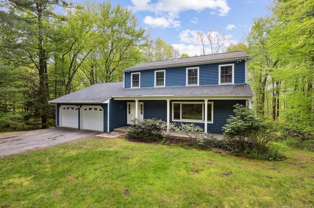 16 Devonshire Dr, Danbury, CT 06811