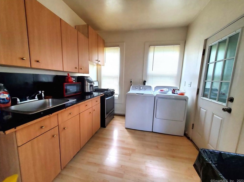 71 Dickerman St, New Haven CT  06518-2308 exterior