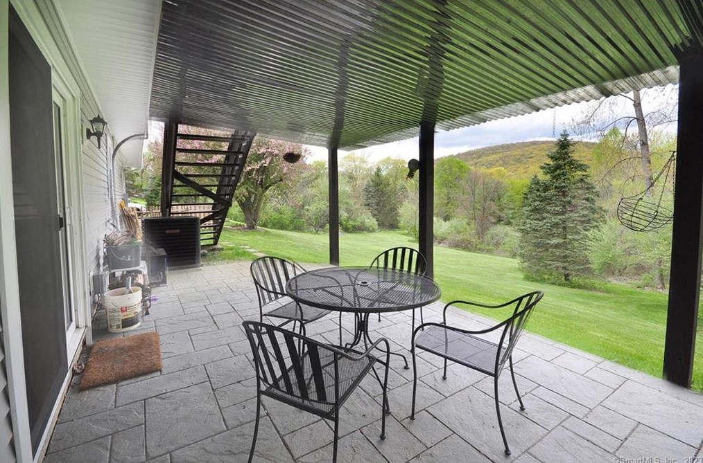 40 Bridle Rd, Northville CT  06776-5022 exterior