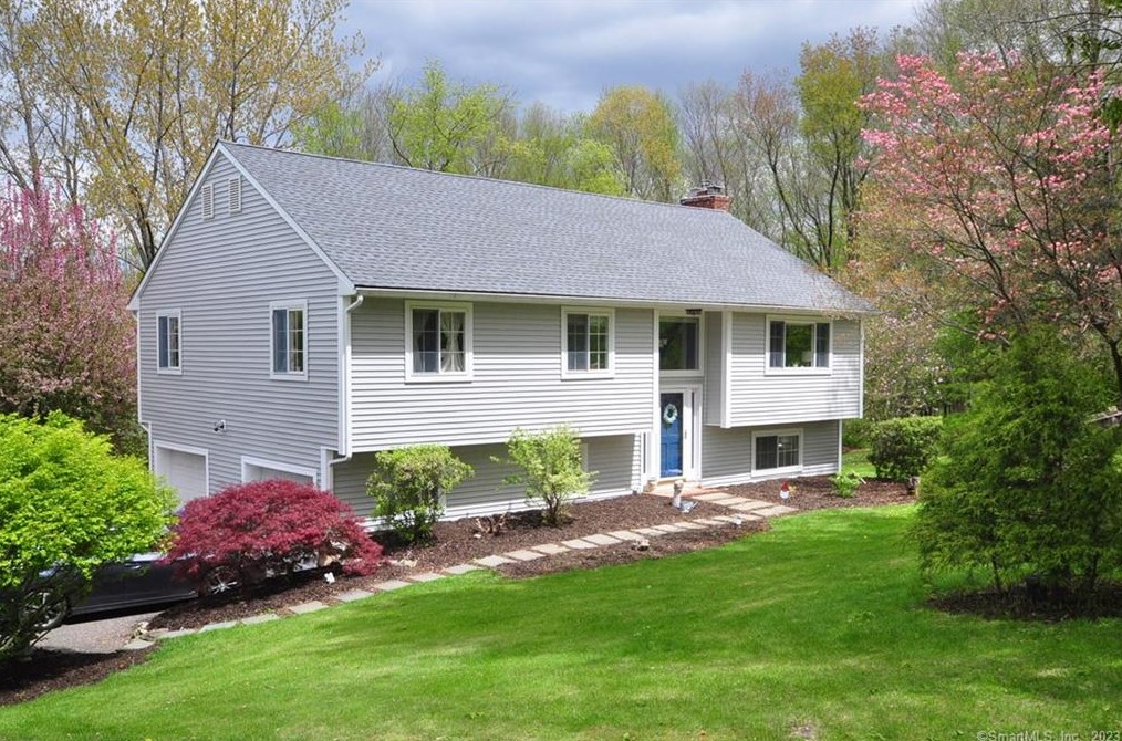 40 Bridle Rd, Northville, CT 06776-5022