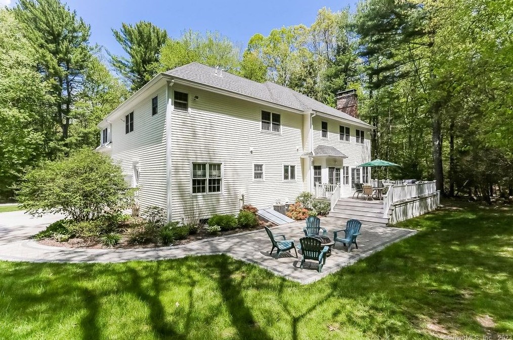 32 Lazy Valley Rd, Glastonbury, CT 06033
