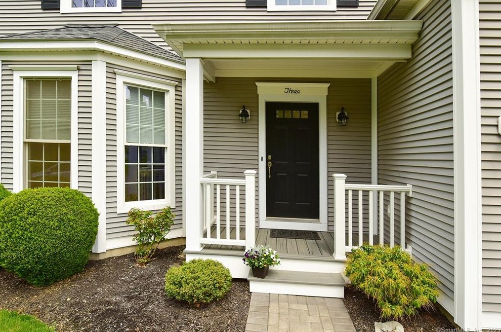 3 Valleyview Ln #3, Collinsville, CT 06019