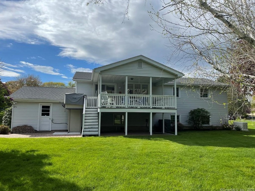 7 Barnett Dr, North Haven, CT 06473