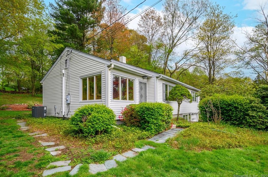 3 Mabel Ave, Danbury, CT 06811