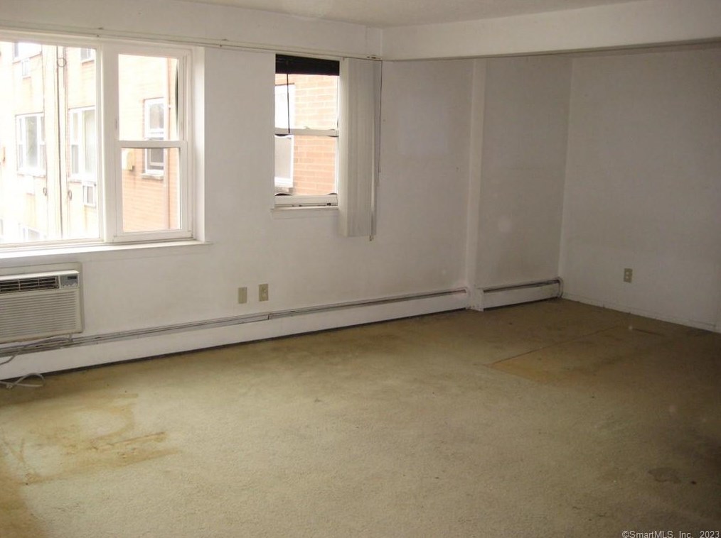 70 Farmington Ave #3v, United States Coast Guard Ac, CT 06320