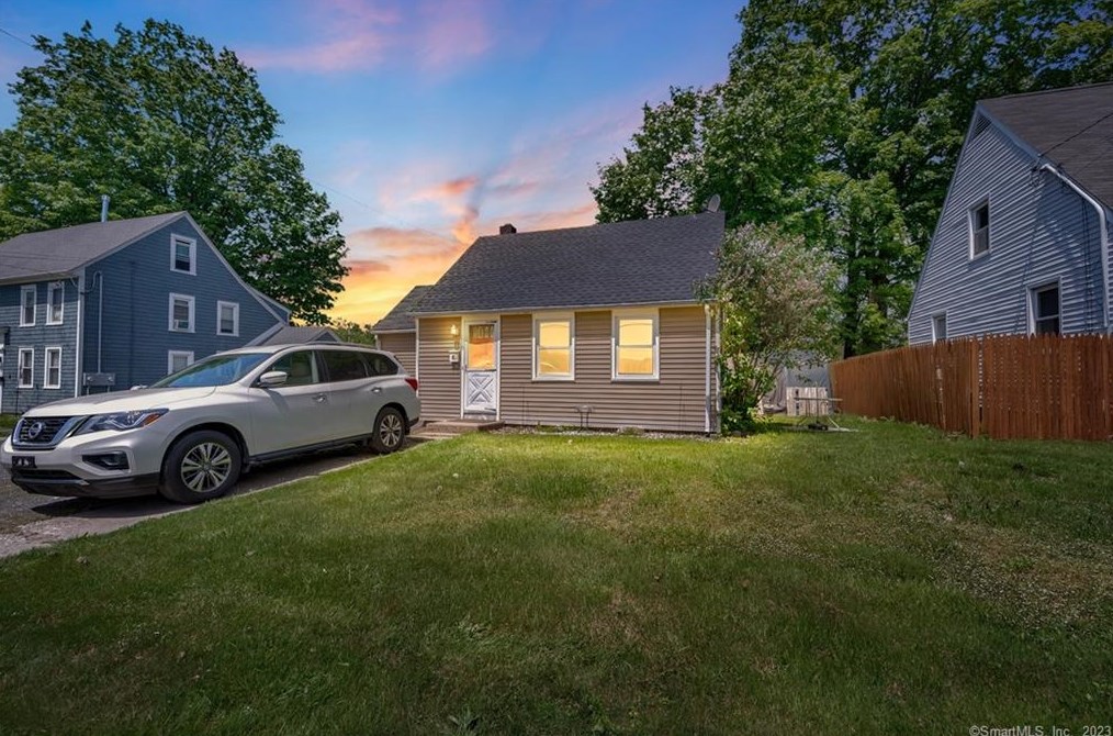 11 Lewis St, Bristol, CT 06010