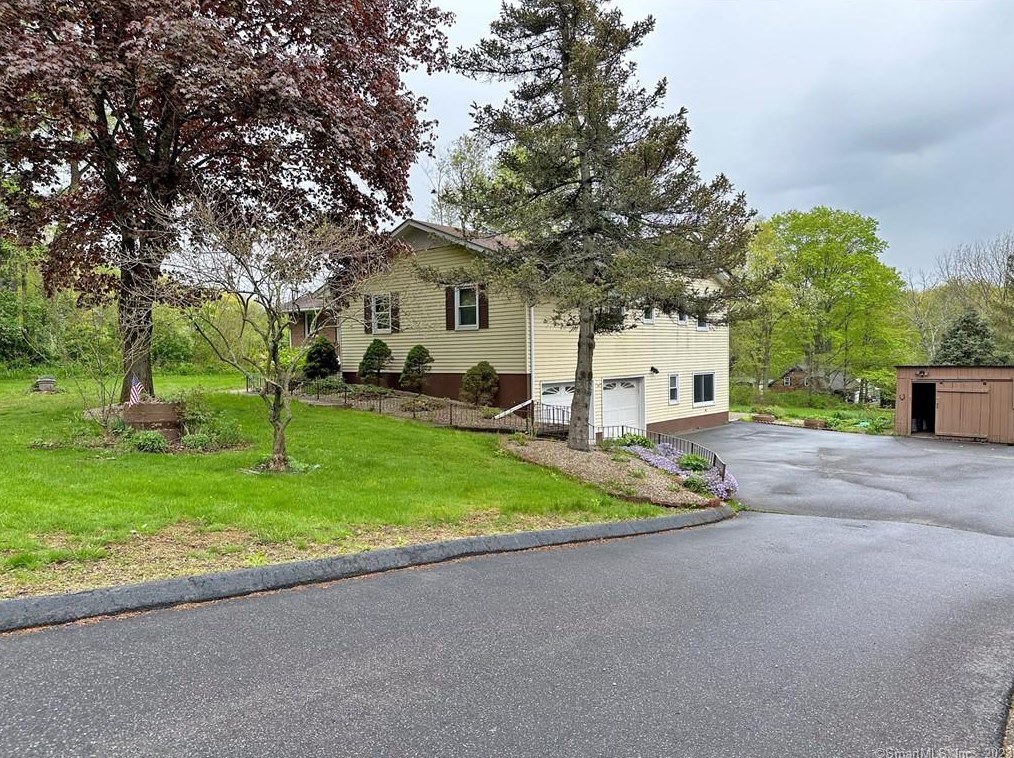 51 Road Ext, Cromwell, CT 06416-1007