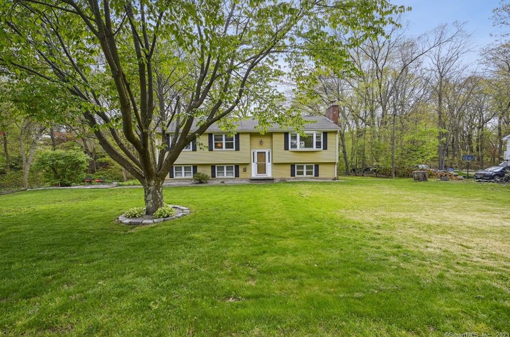 9 Cedar Ridge Rd, East Hampton, CT 06424