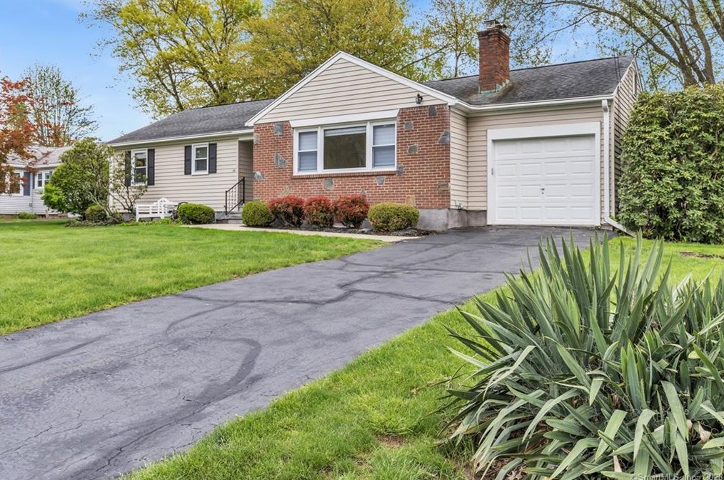 449 Griswold Rd, Hartford, CT 06109 exterior