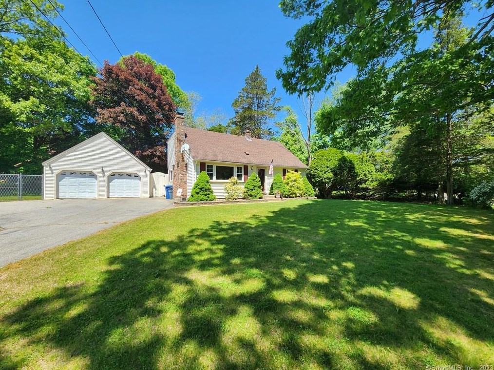 4 Williams Rd, Chesterfield, CT 06370