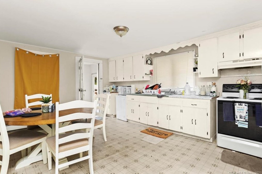 47 Gilbert St, Derby, CT 06418