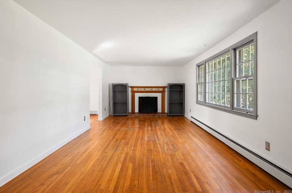 3 Libby Dr, Uncasville, CT 06382
