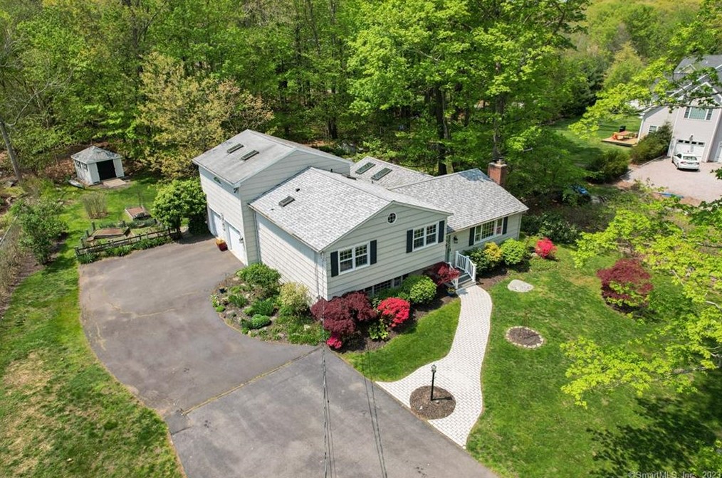 231 River Rd, Madison, CT 06443 exterior