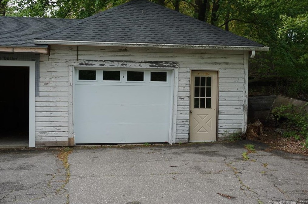 65 Mountain St, Ellington, CT 06029