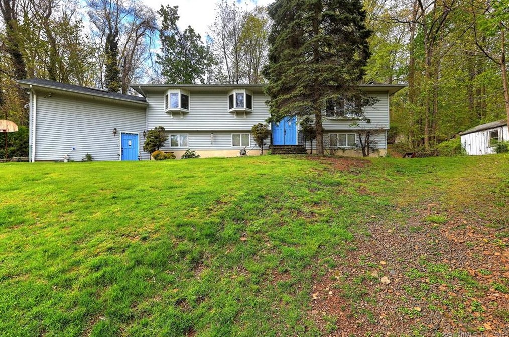 76 Woodland Dr, Northford, CT 06472