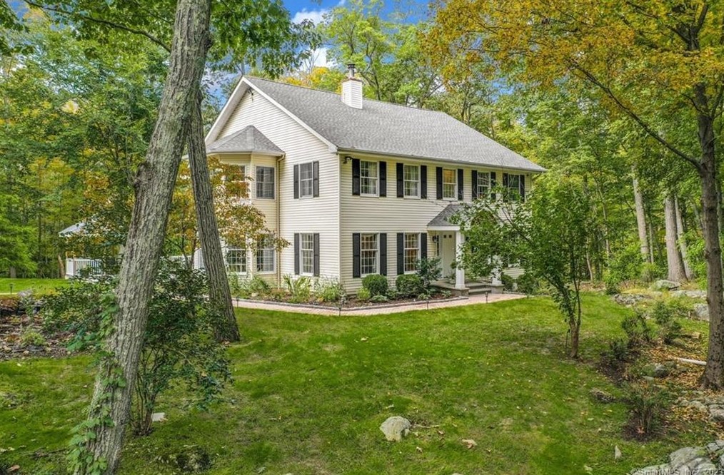 49 Spring Hill Ln N, Stamford, CT 06903