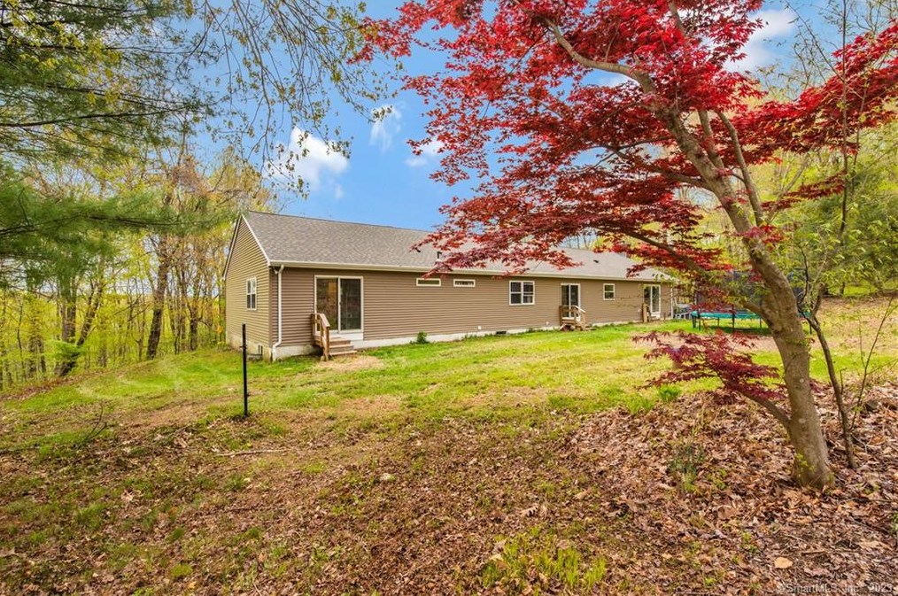 53 Leavenworth Rd, Woodbury, CT 06798