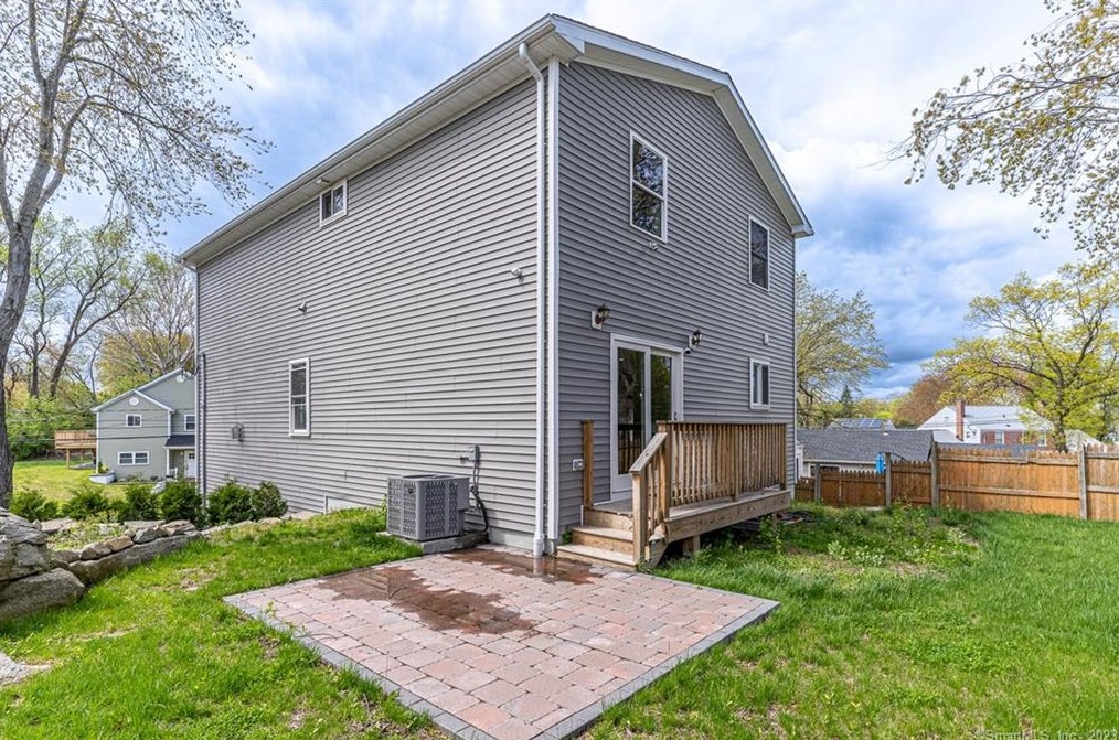 400 Priscilla St, Bridgeport, CT 06610