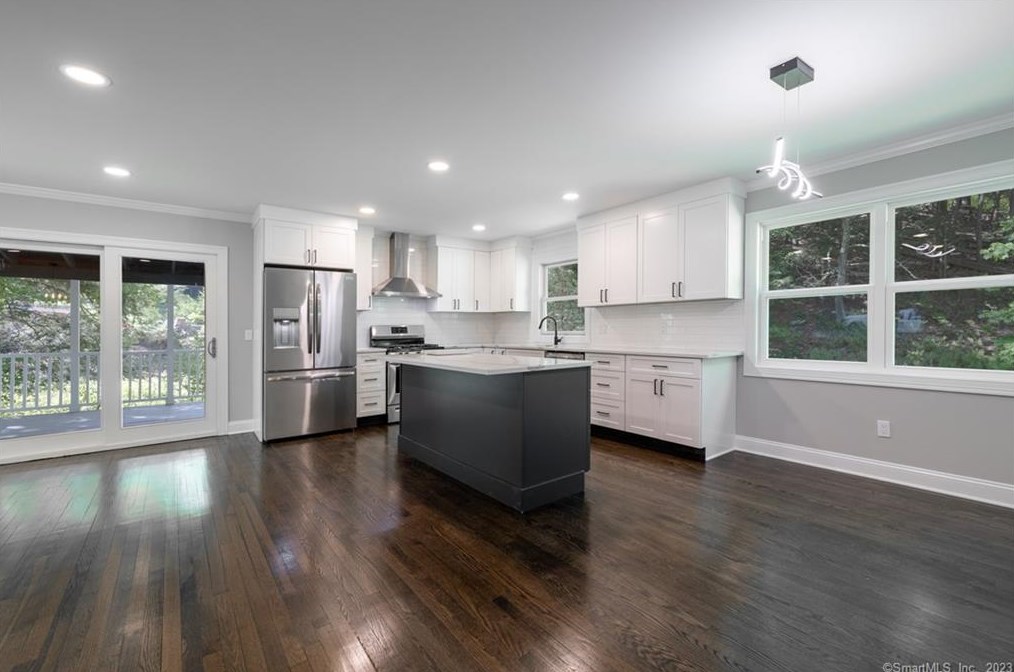 17 Valley Field Rd S, Sandy Hook, CT 06482