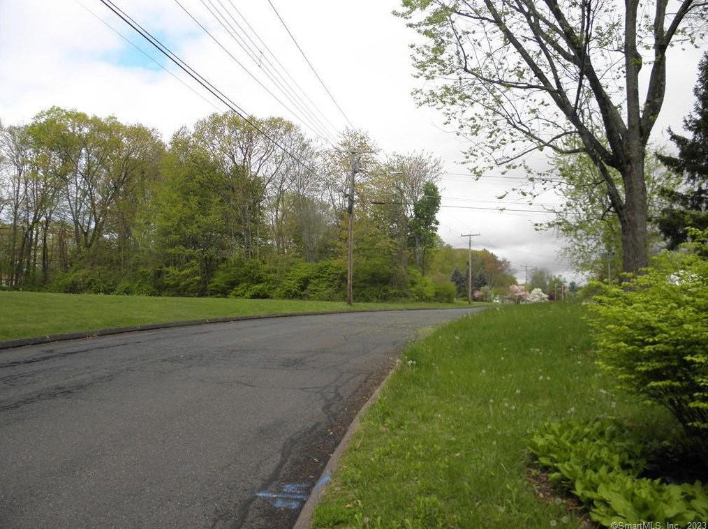 151 Dogwood Ln, Wapping, CT 06074