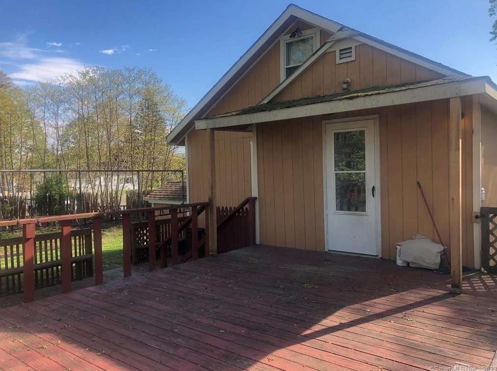 30 Seemans Ln, Milford, CT 06460
