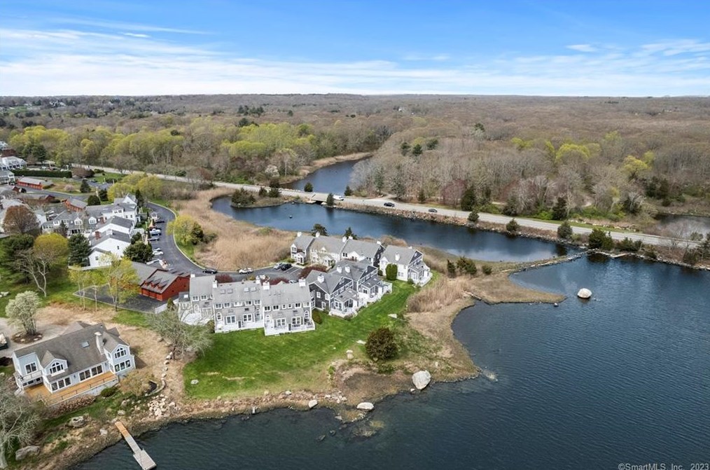 53 Coveside Ln #53, Stonington, CT 06378