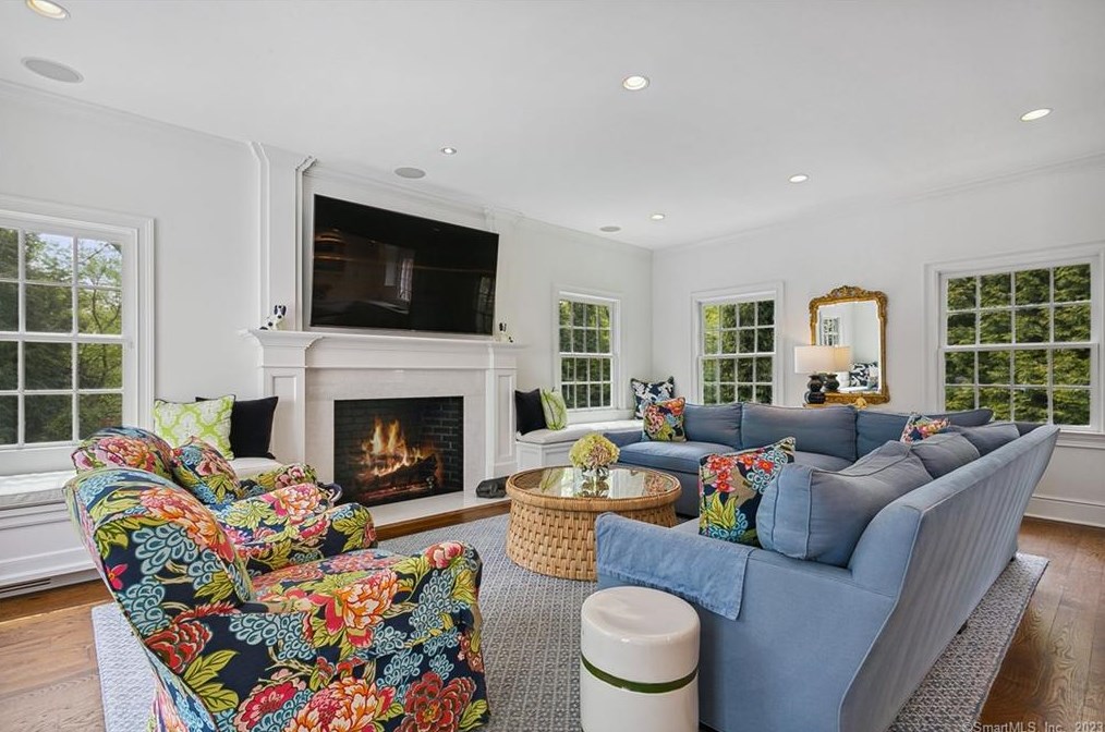 64 Summit Ridge Rd, New Canaan, CT 06840