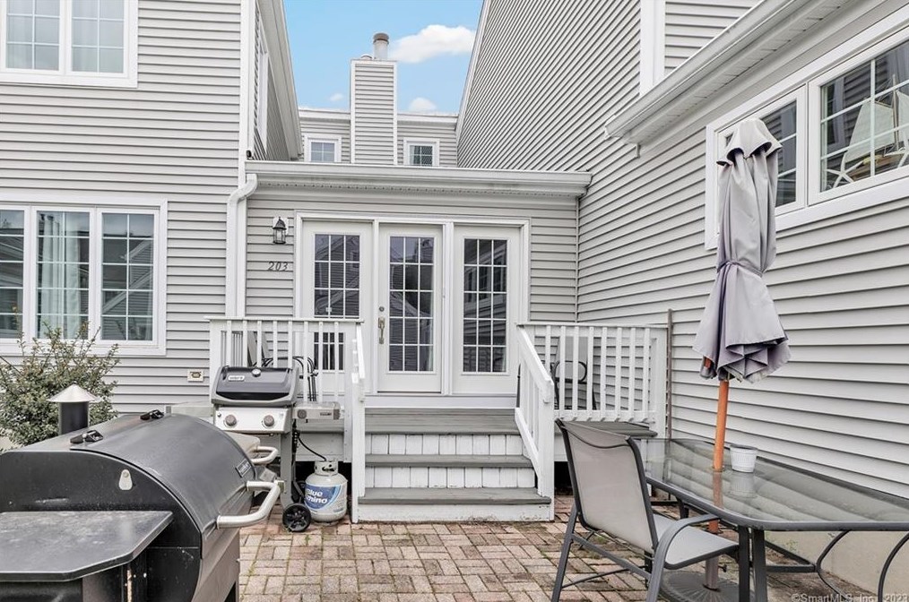 203 Hickory Woods Ln #203, Stratford, CT 06614