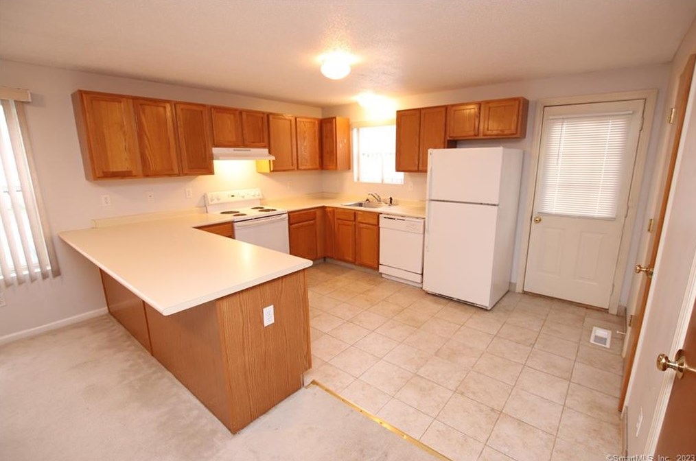 2 Mulberry Ln Unit 2, Glastonbury, CT