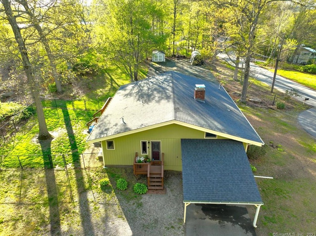 39 Inchcliffe Dr, Gales Ferry, CT 06335