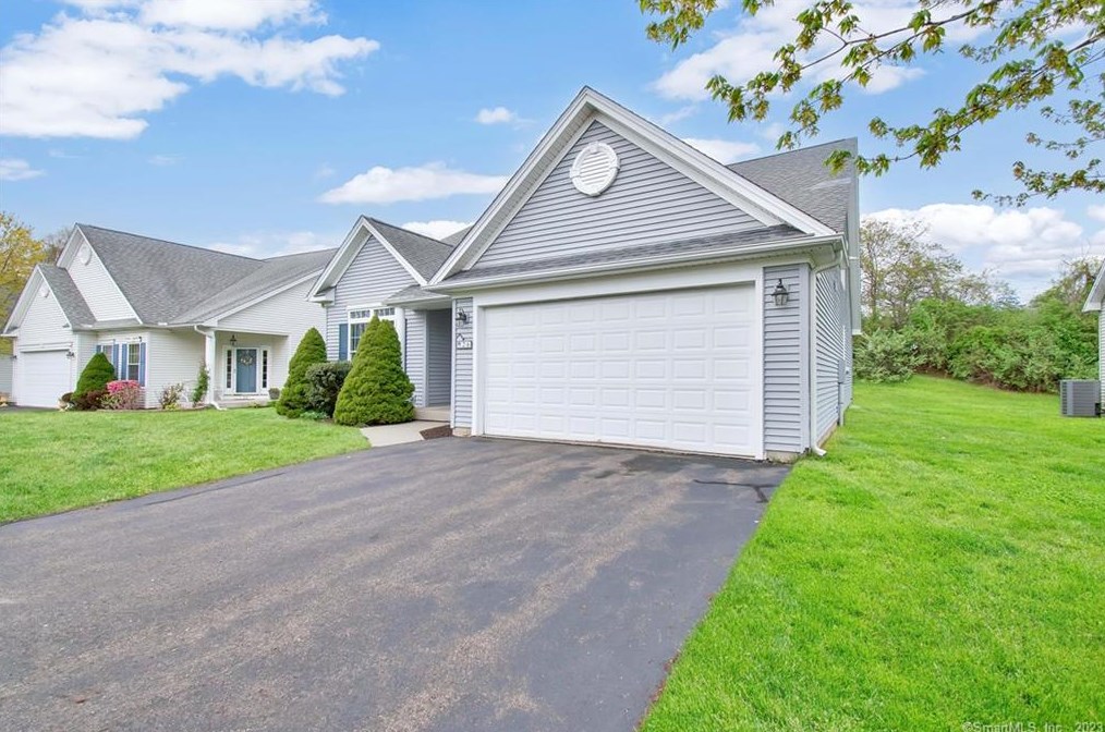 26 Grand Blvd, Ellington, CT 06029