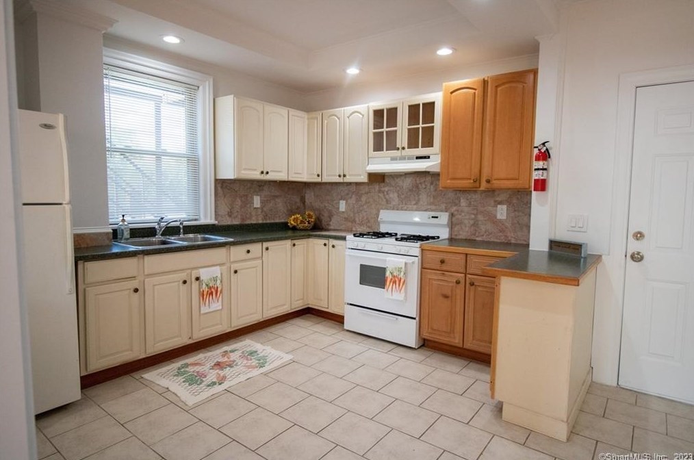 883 Montauk Ave, United States Coast Guard Ac, CT 06320