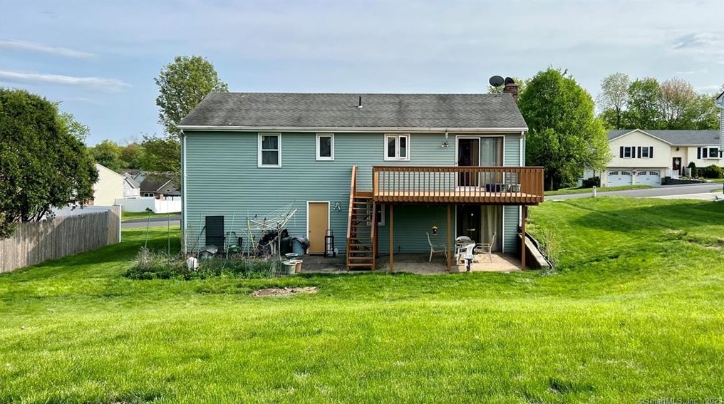 22 Elliott Ln, Hartford, CT 06111-1717