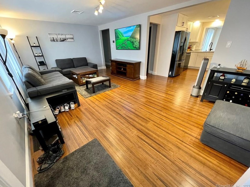 46 Lucille Dr, Milford, CT 06460 exterior