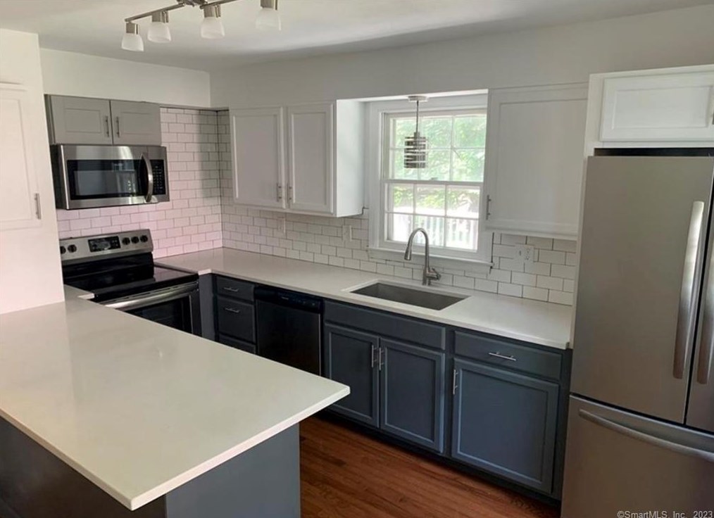4 E Rocks Rd, Norwalk, CT 06851
