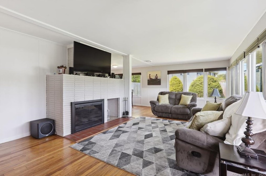 4 Coach Rd, Danbury, CT 06811