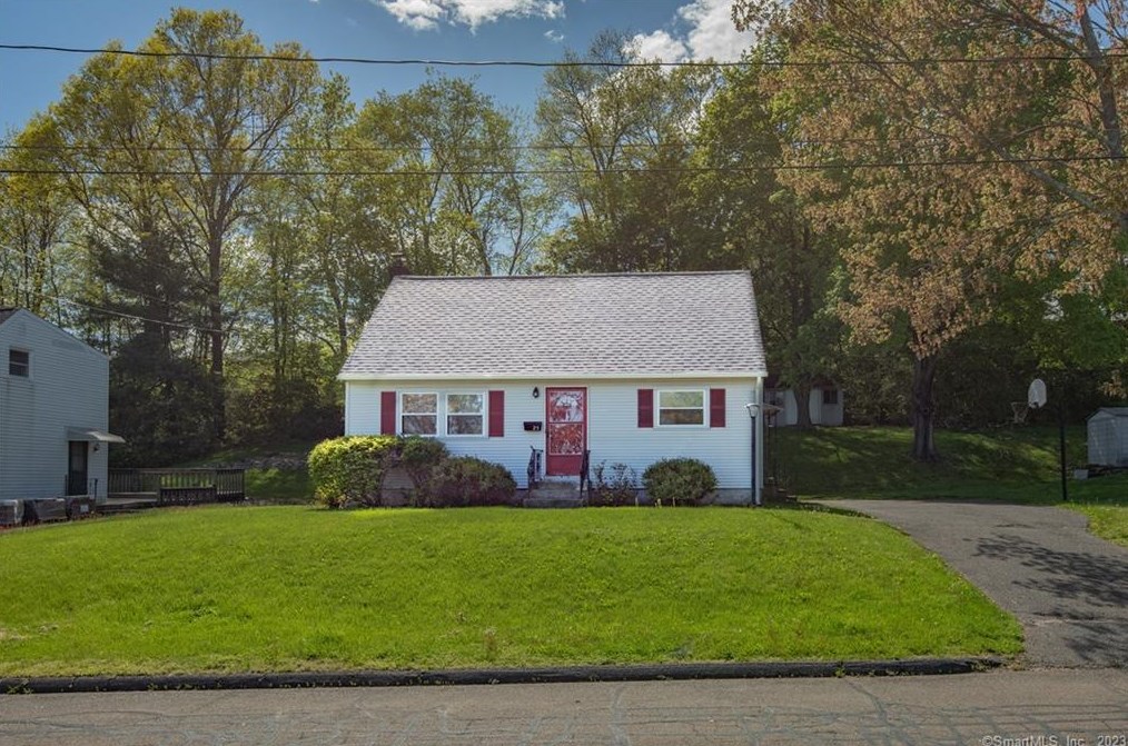 25 Broadview Pkwy, Middletown, CT 06457