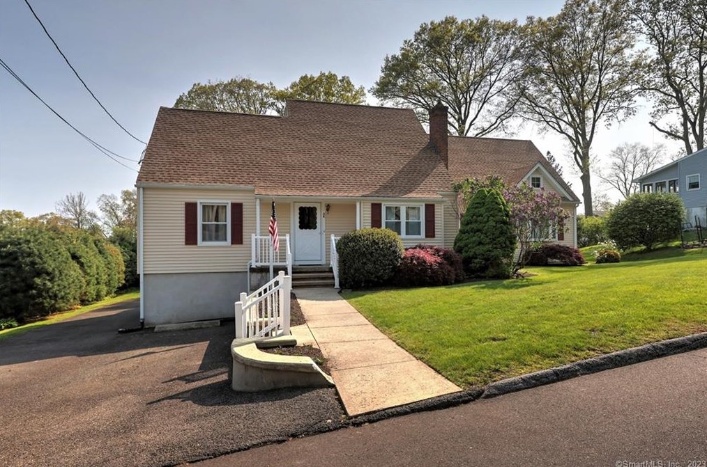 36 Long Island View Rd, Milford, CT 06460