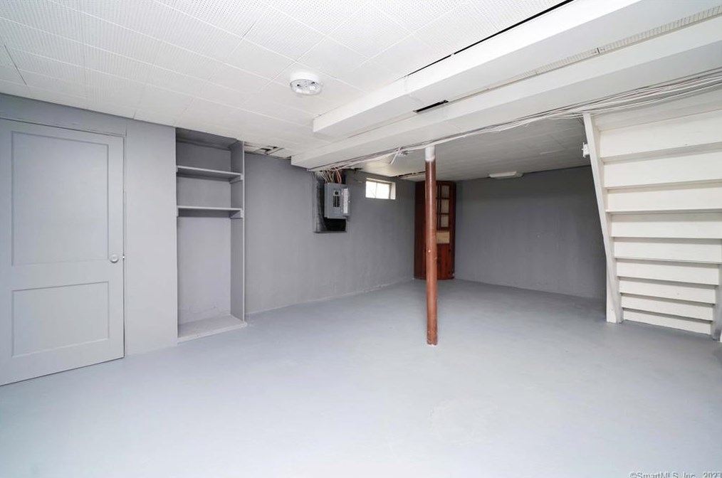 67 Risley St, Hartford CT  06120-1736 exterior