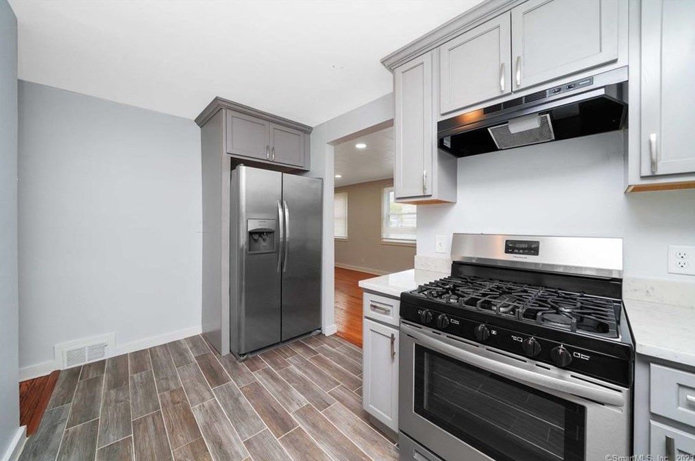 67 Risley St, Hartford CT  06120-1736 exterior