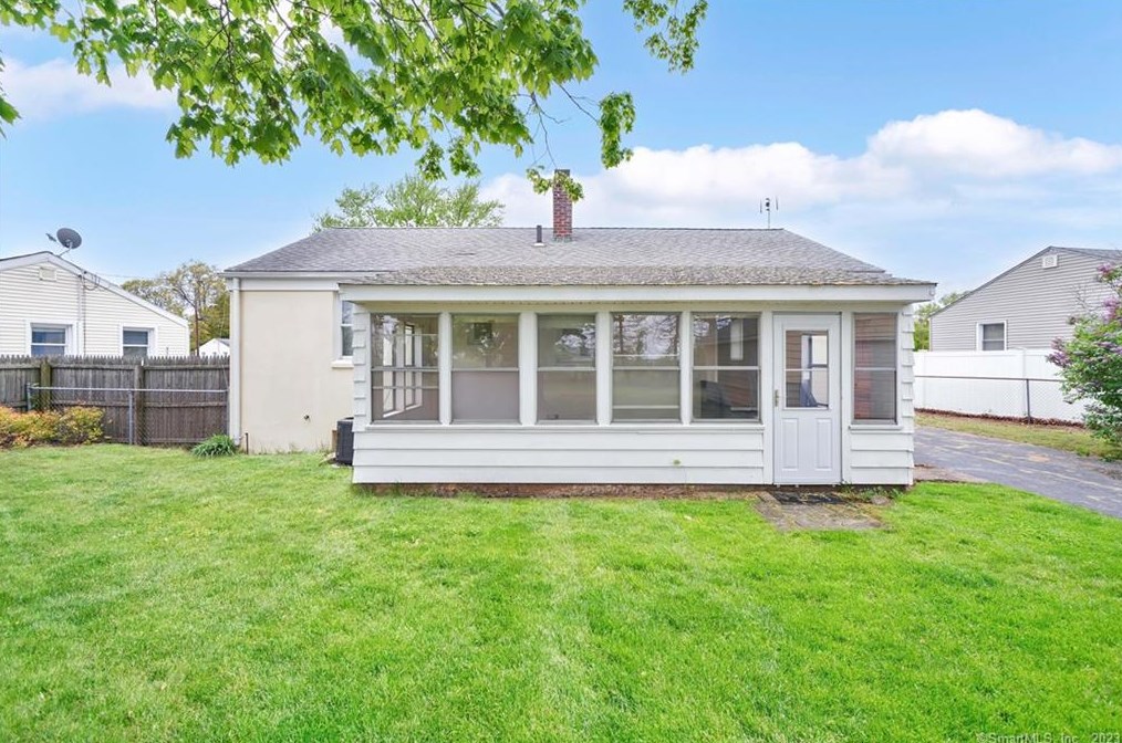 67 Risley St, Hartford CT  06120-1736 exterior