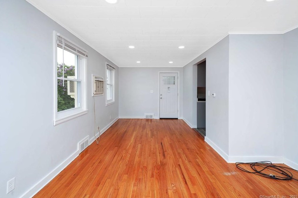 67 Risley St, Hartford CT  06120-1736 exterior