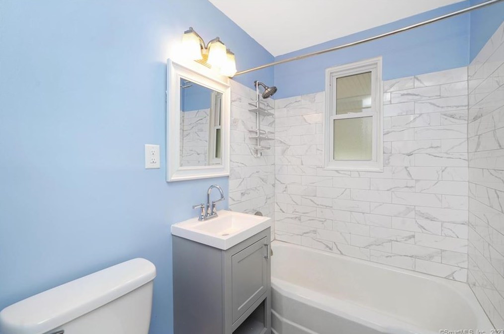 67 Risley St, Hartford CT  06120-1736 exterior