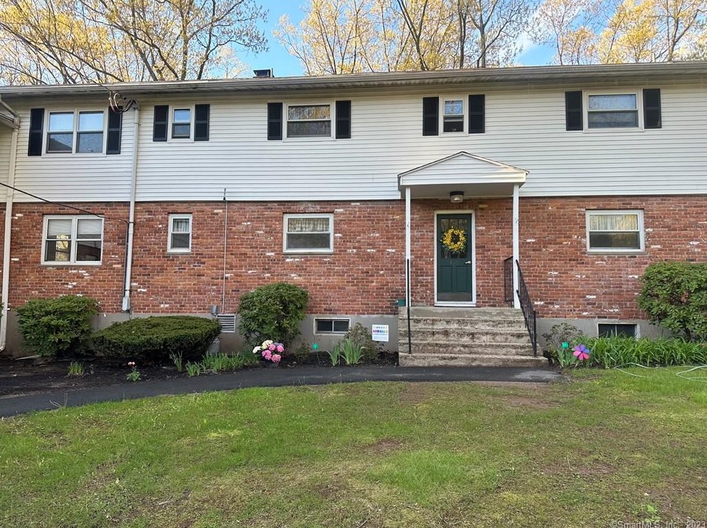 496 Oak Ave #29, Cheshire, CT 06410