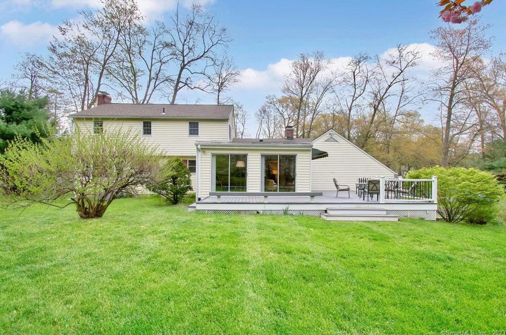 2 Tower Dr, Simsbury, CT 06070