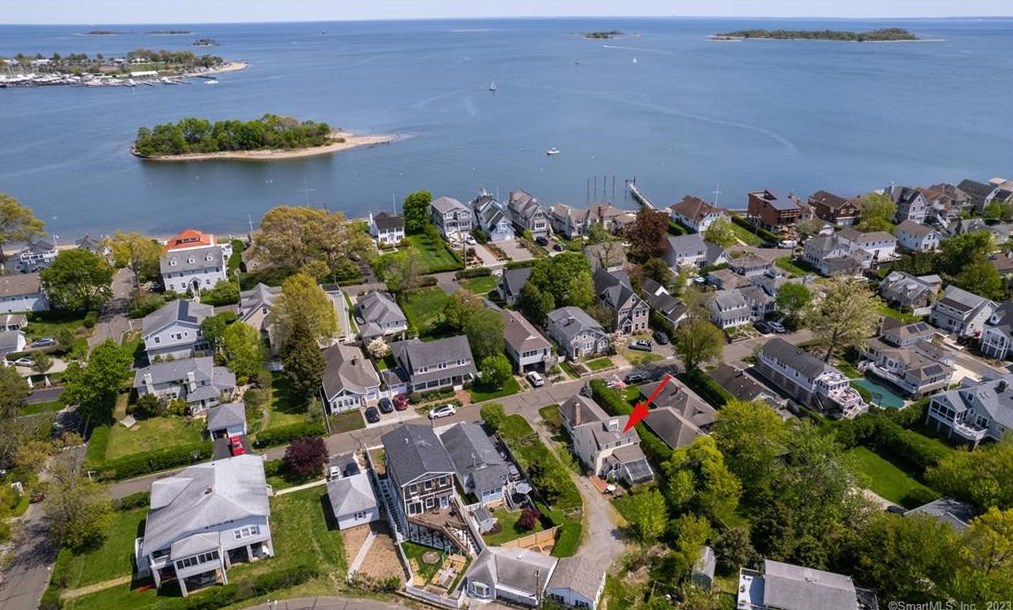 11 Park Ln, Norwalk, CT 06854