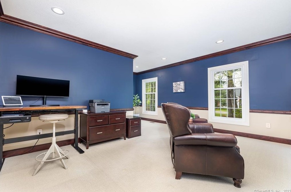 8 Saxon Woods, Avon CT  06001-4060 exterior