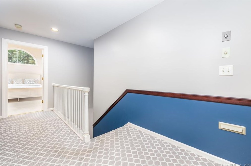 8 Saxon Woods, Avon CT  06001-4060 exterior